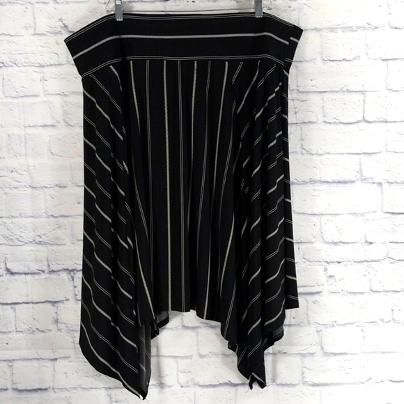 NWT Striped Black & White Striped Skirt Sz 26/28 - Picture 1 of 5